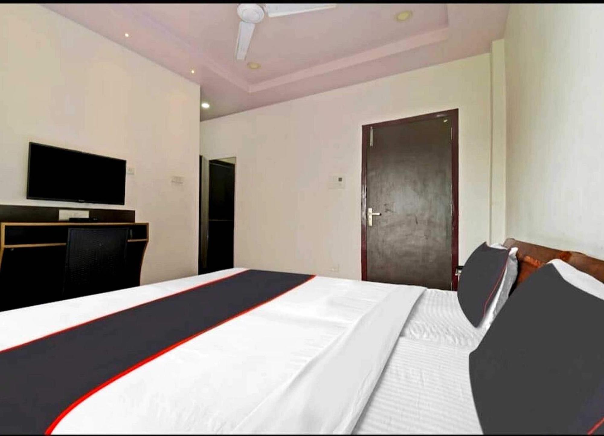 Collection O Megha Resort Jorhāt Eksteriør bilde