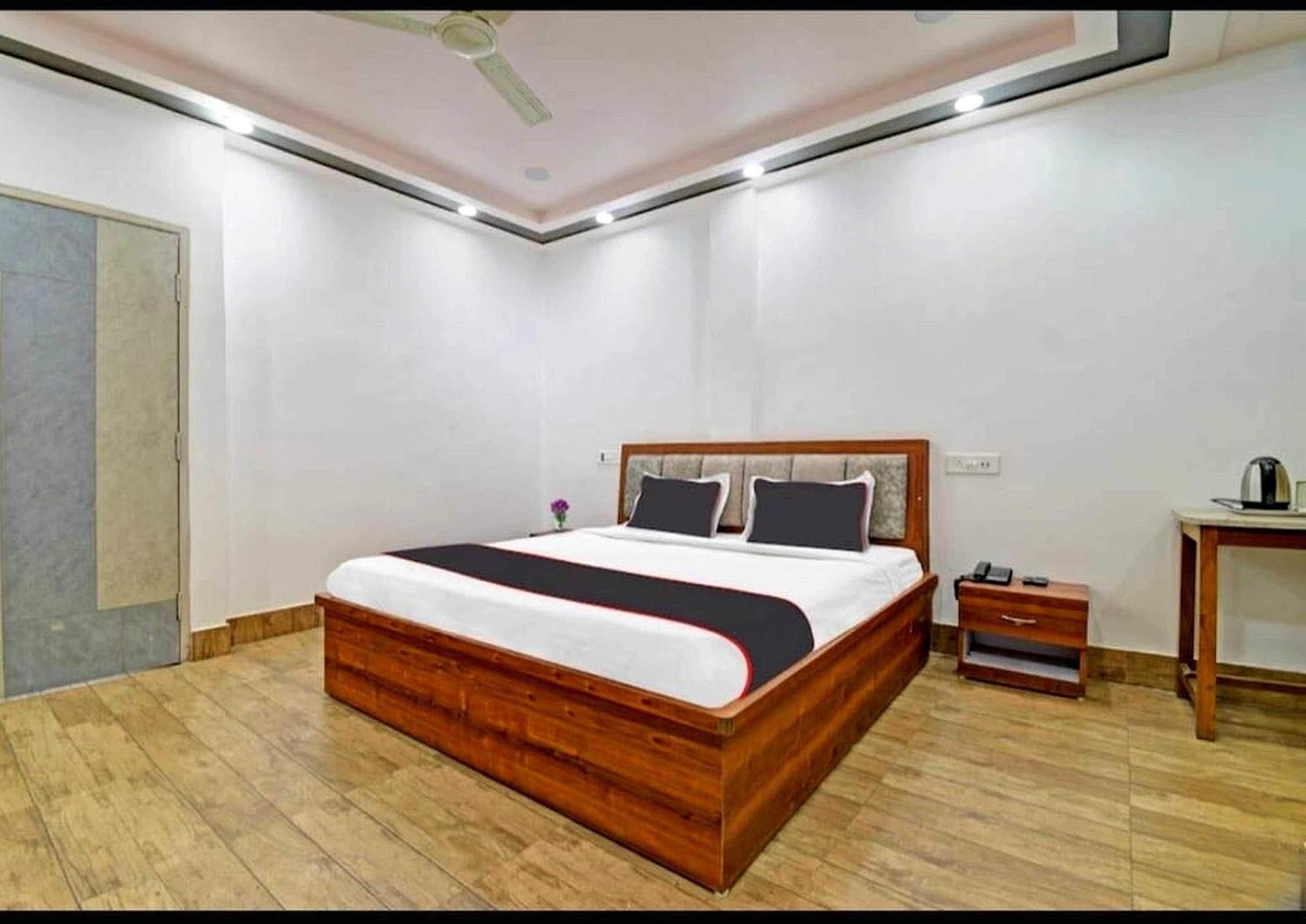 Collection O Megha Resort Jorhāt Eksteriør bilde