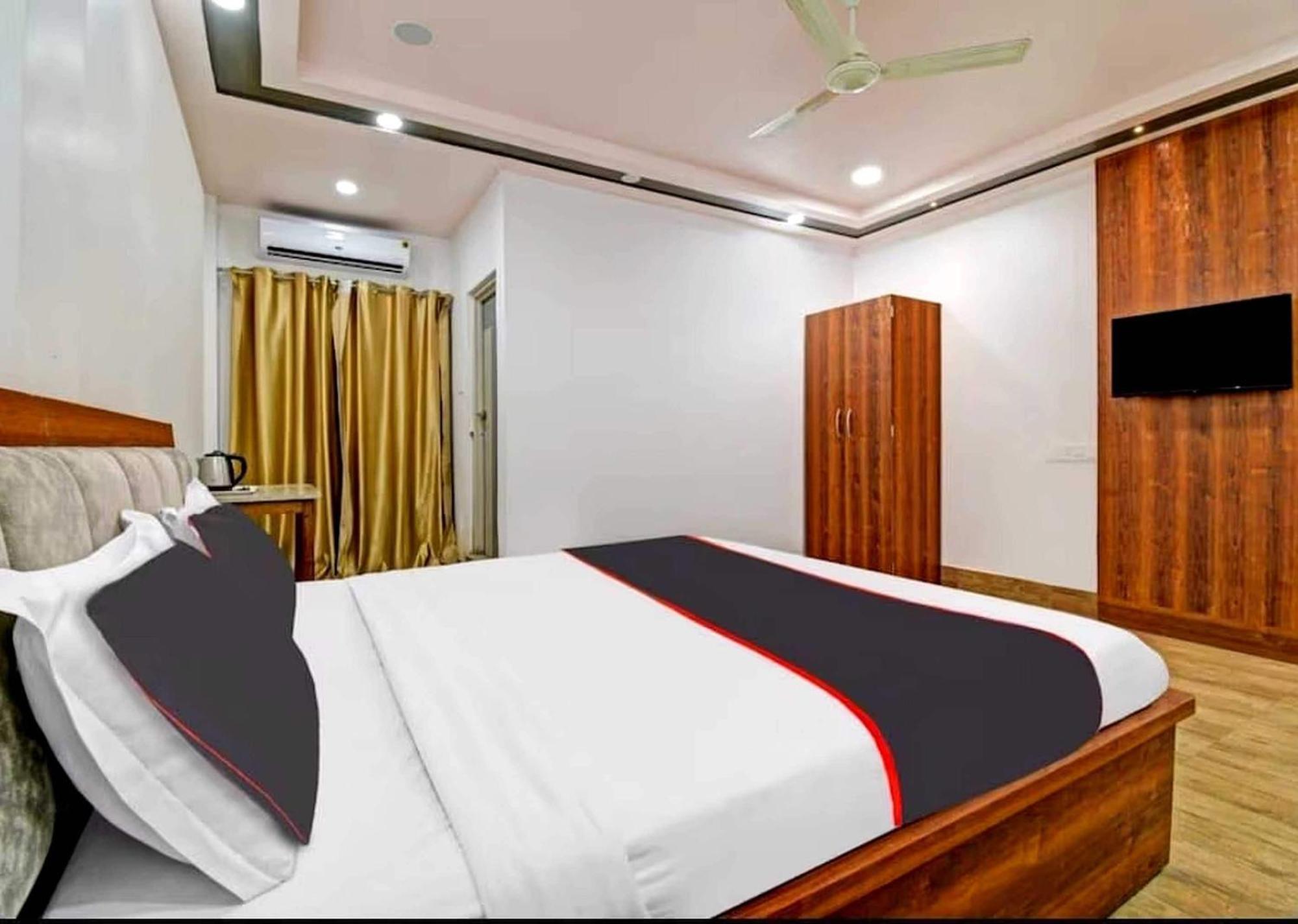 Collection O Megha Resort Jorhāt Eksteriør bilde