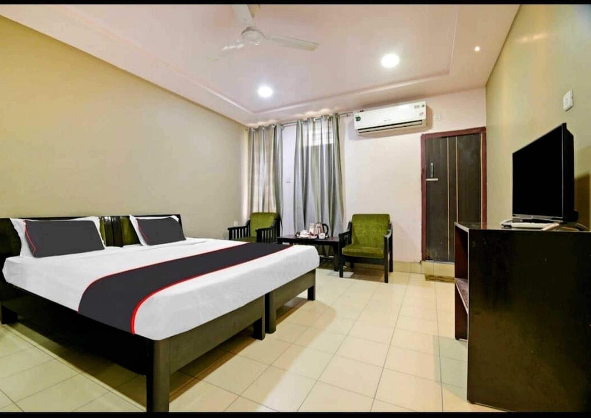 Collection O Megha Resort Jorhāt Eksteriør bilde