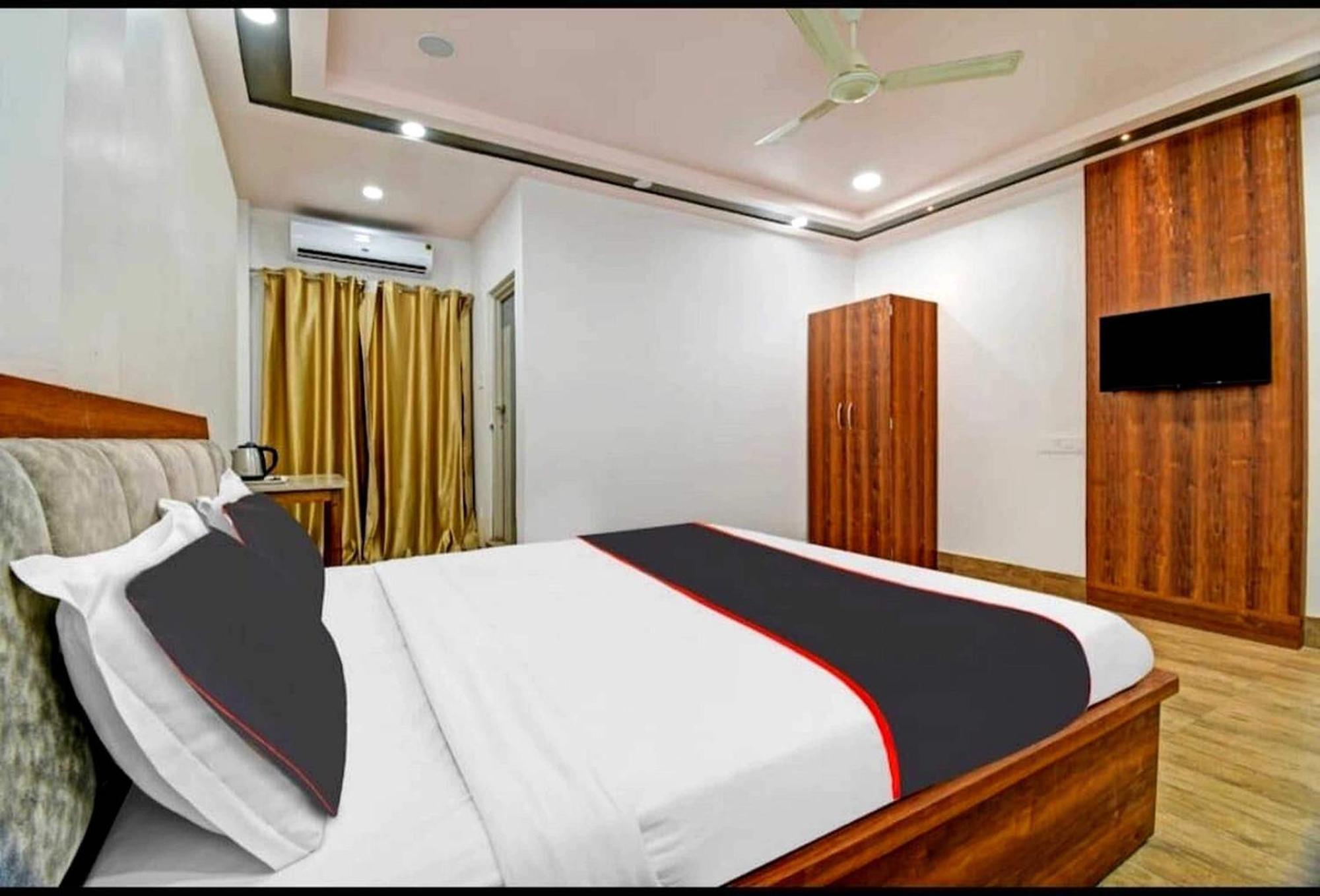 Collection O Megha Resort Jorhāt Eksteriør bilde