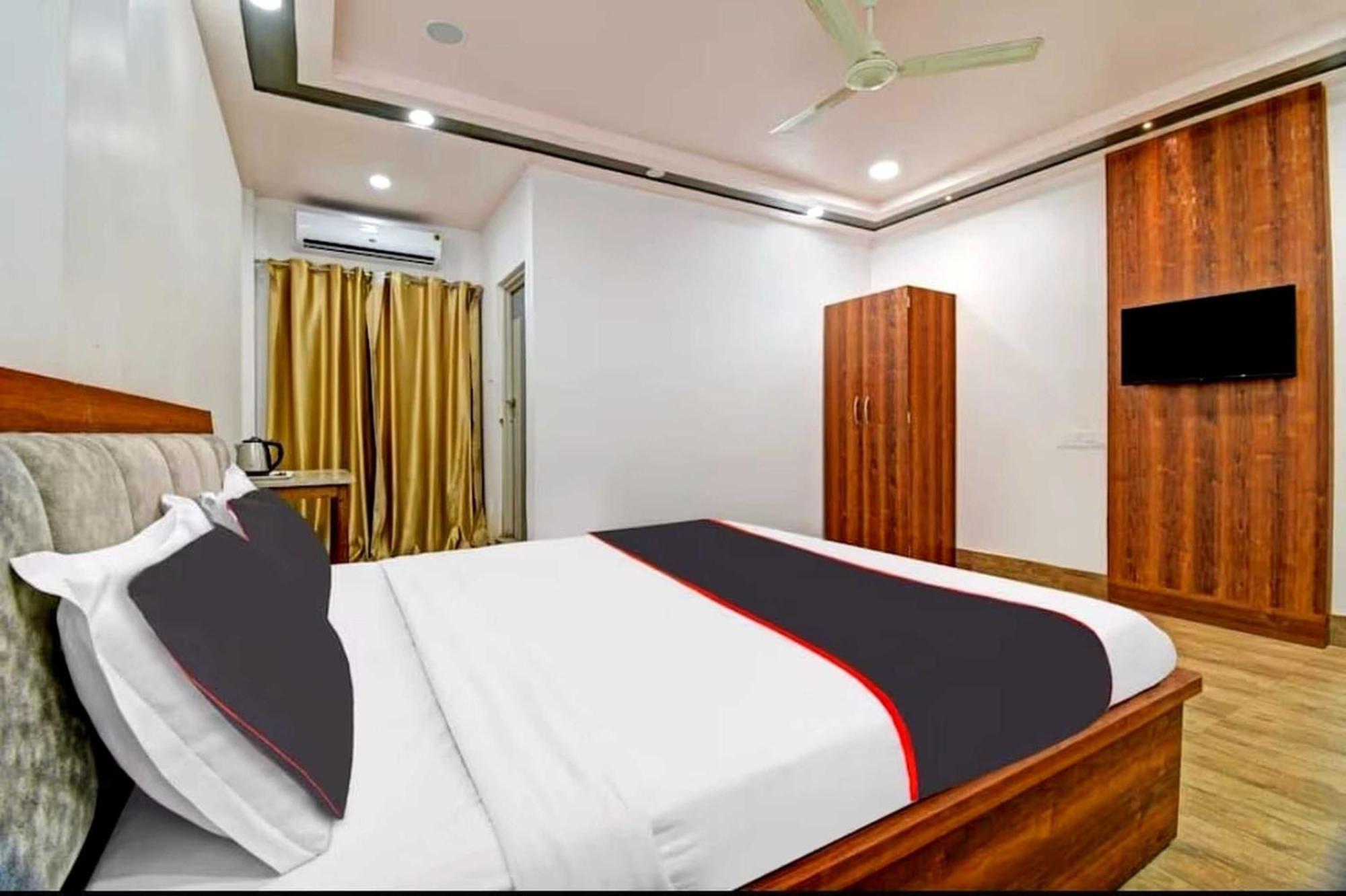 Collection O Megha Resort Jorhāt Eksteriør bilde